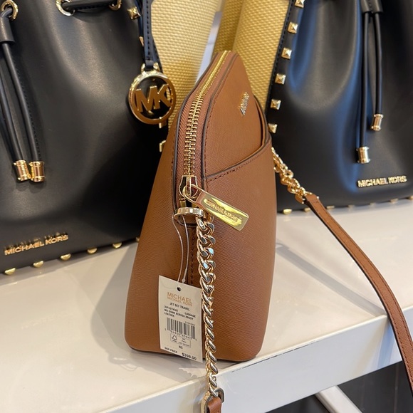 MICHAEL KORS
Jet Set Travel Medium Dome Crossbody Bag
Luggage 
NWT - Picture 8 of 16